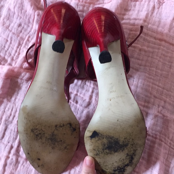 Strappy red pumps - Picture 5 of 6